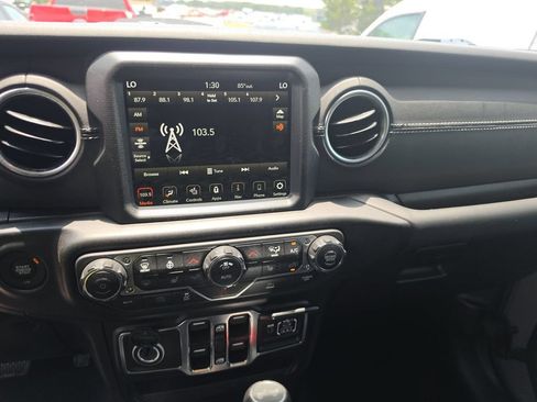 Used 2022 Jeep Wrangler Unlimited Sahara w/ Cold Weather Group AWD/4WD image 6