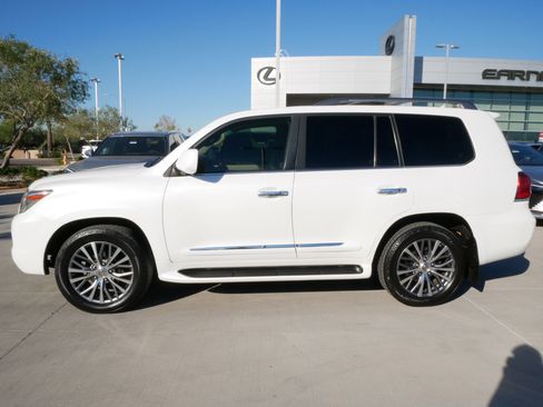 Used 2010 Lexus LX 570 4WD image 3