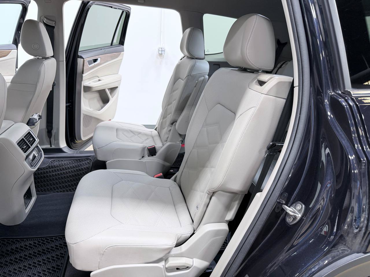 Used 2024 Volkswagen Atlas SE w/ Black Wheel Package AWD/4WD image 32