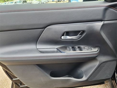 New 2025 Nissan Kicks SR image 9