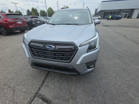 Certified 2023 Subaru Forester Limited AWD/4WD image 9