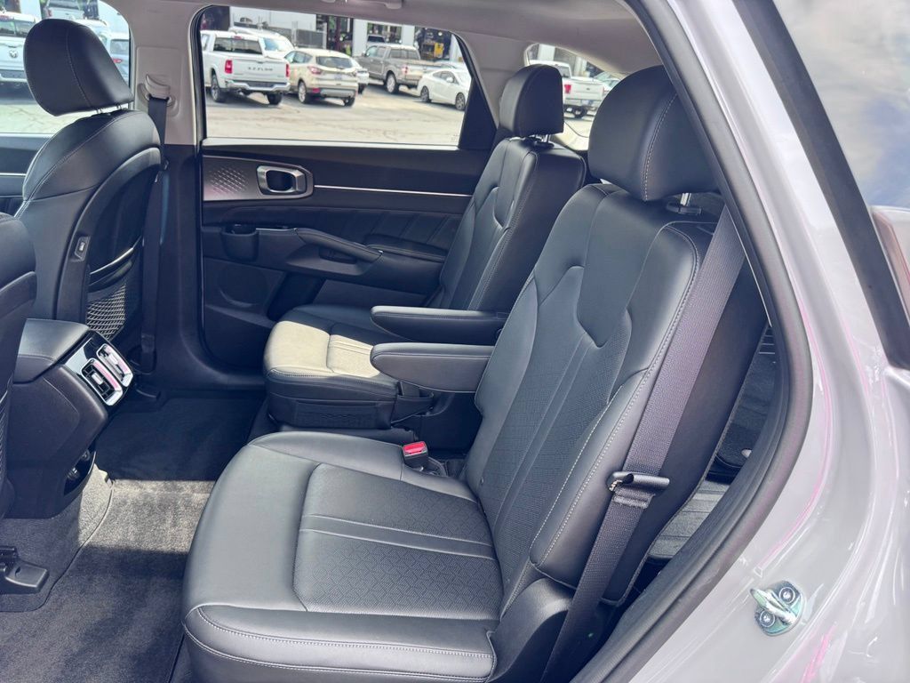 Used 2023 Kia Sorento SX AWD/4WD image 31