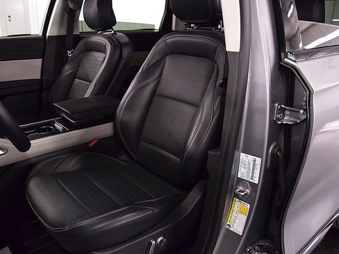 Used 2024 Lincoln Nautilus Reserve image 28