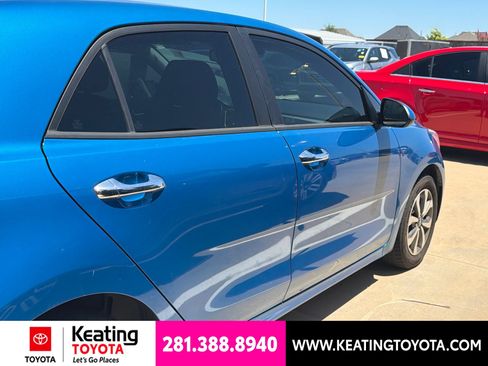 Used 2022 Kia Rio S w/ Option Group 015 FWD image 2