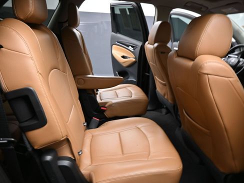 Used 2018 Buick Enclave Premium w/ Experience Buick Package FWD image 18