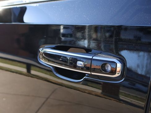 Used 2022 GMC Yukon SLT w/ SLT Premium Package image 26