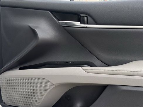 Used 2020 Toyota Camry XLE image 28