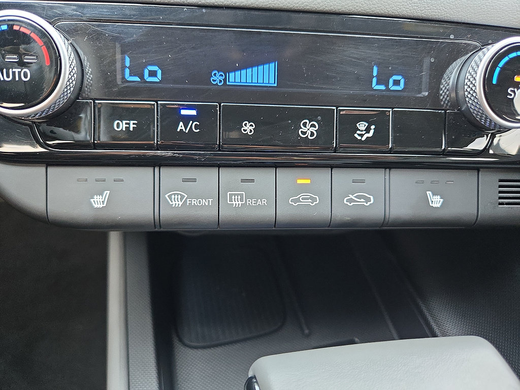 Certified 2025 Hyundai Elantra SEL FWD image 29