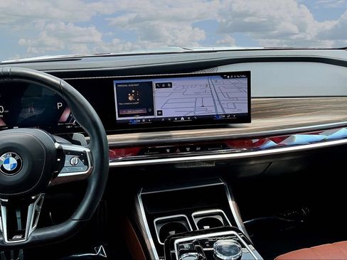 Used 2023 BMW 740i w/ Parking Assistance Package RWD image 9