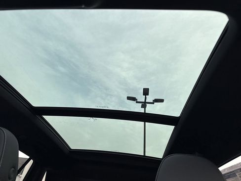 New 2025 Volkswagen Tiguan SE R-Line image 23