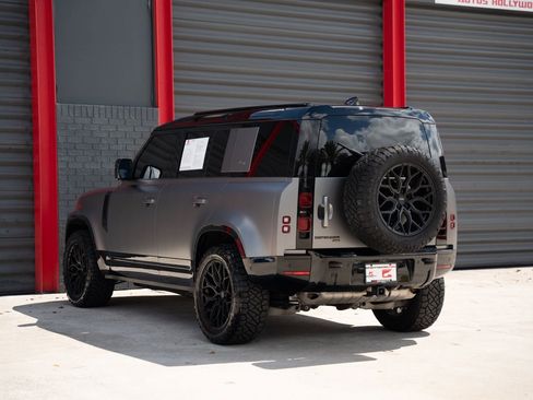 Used 2023 Land Rover Defender 110 X-Dynamic SE image 8