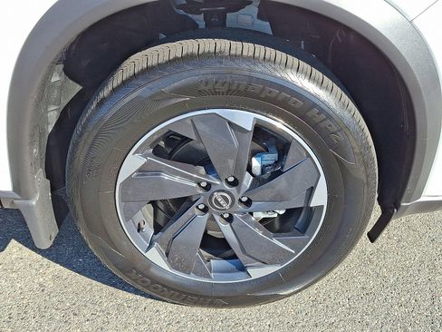 Certified 2025 Nissan Rogue SV image 8