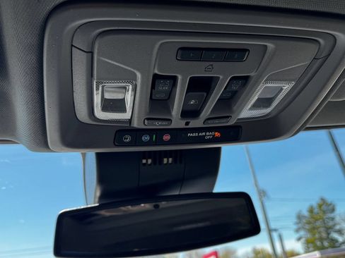 Used 2025 GMC Sierra 3500 Denali AWD/4WD image 23