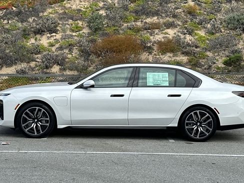 New 2025 BMW 750e xDrive image 5