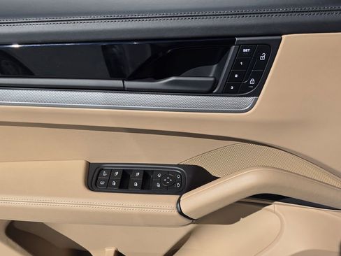 Used 2025 Porsche Cayenne S image 23
