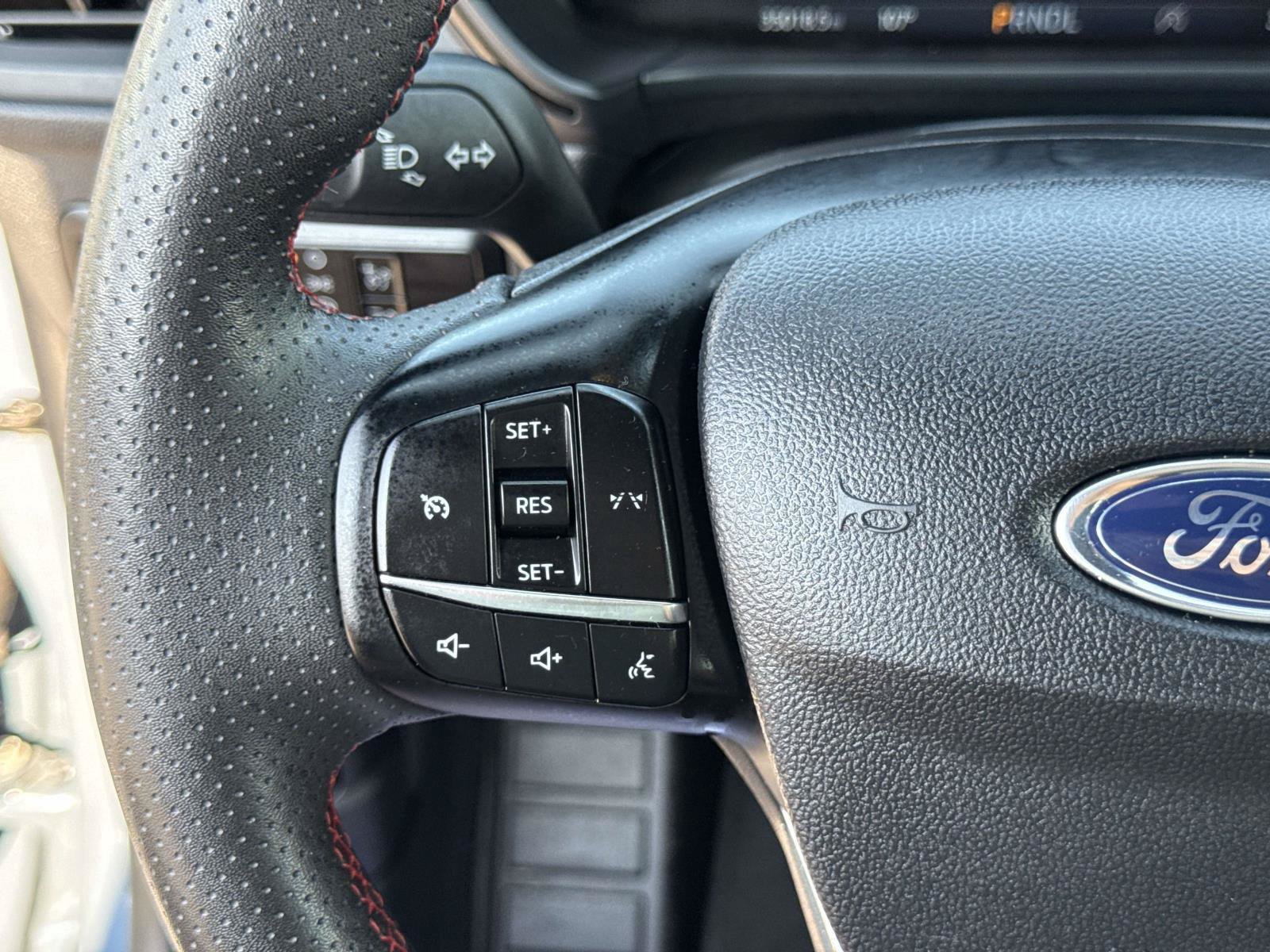 Used 2025 Ford Escape ST-Line Select AWD/4WD image 18