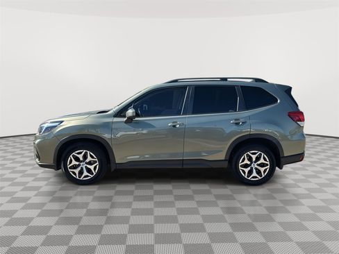 Used 2021 Subaru Forester Premium image 2
