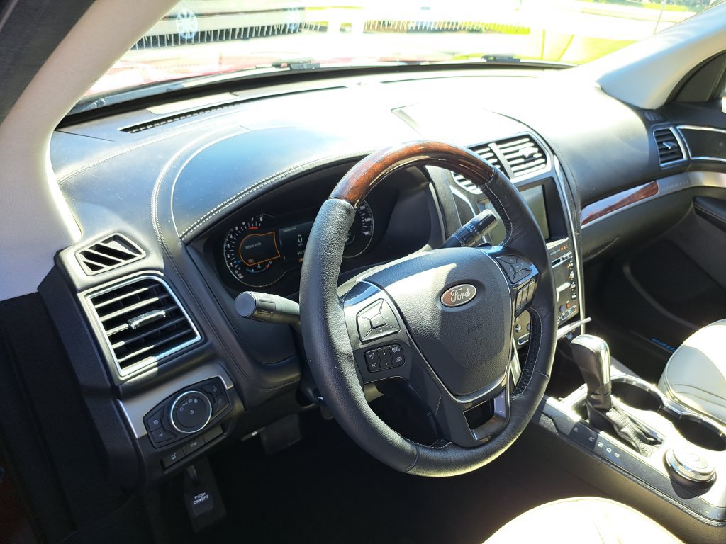 Used 2018 Ford Explorer Platinum AWD/4WD image 13