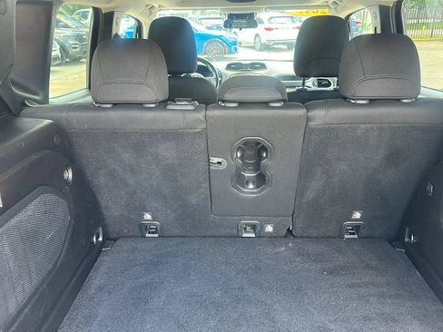 Used 2015 Jeep Renegade Latitude w/ Popular Equipment Group FWD image 15