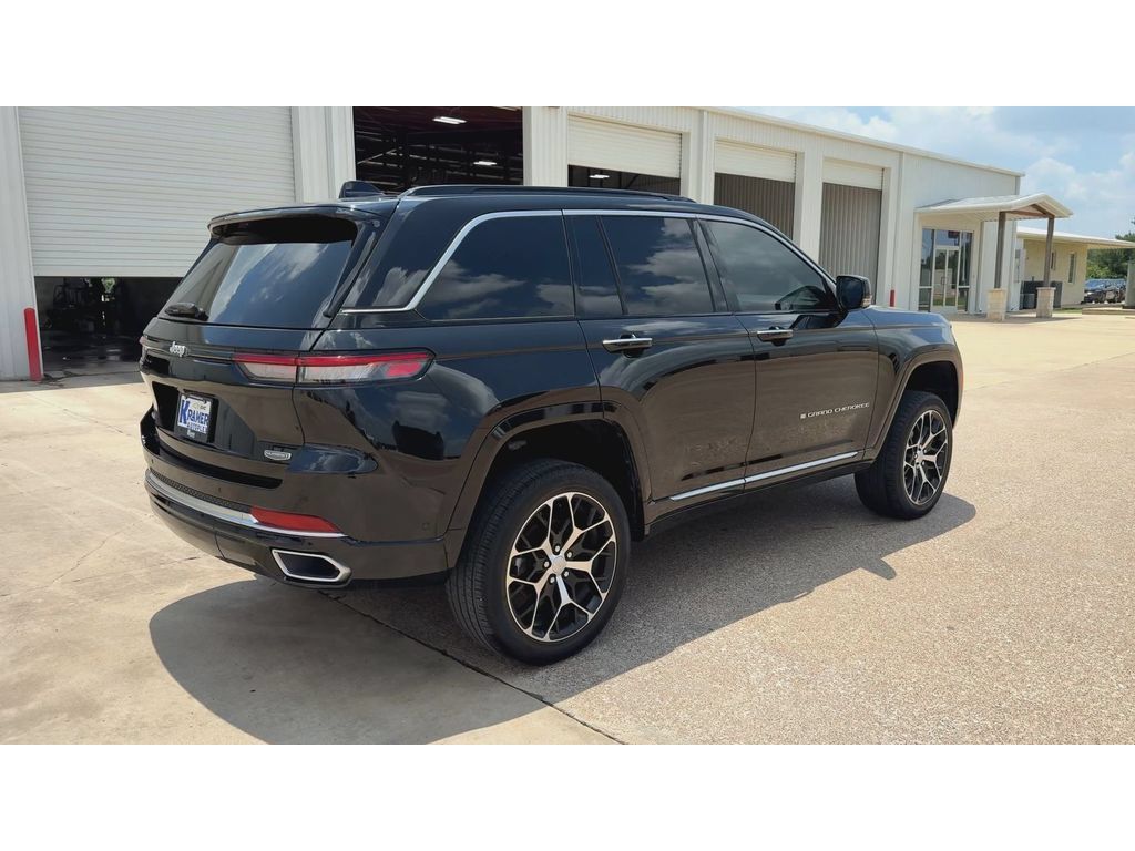Used 2025 Jeep Grand Cherokee Summit AWD/4WD image 8