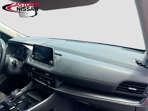 Used 2025 Nissan Rogue SV FWD image 37
