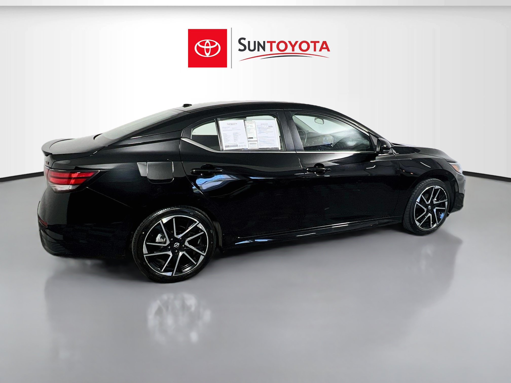 Used 2025 Nissan Sentra SR FWD image 4