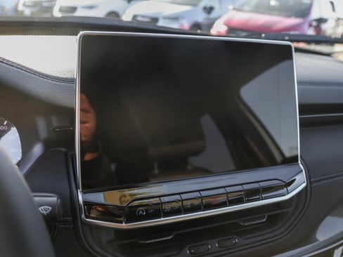 New 2026 Jeep Compass Latitude image 14