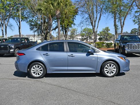 Used 2024 Toyota Corolla LE w/ LE Convenience Package image 5