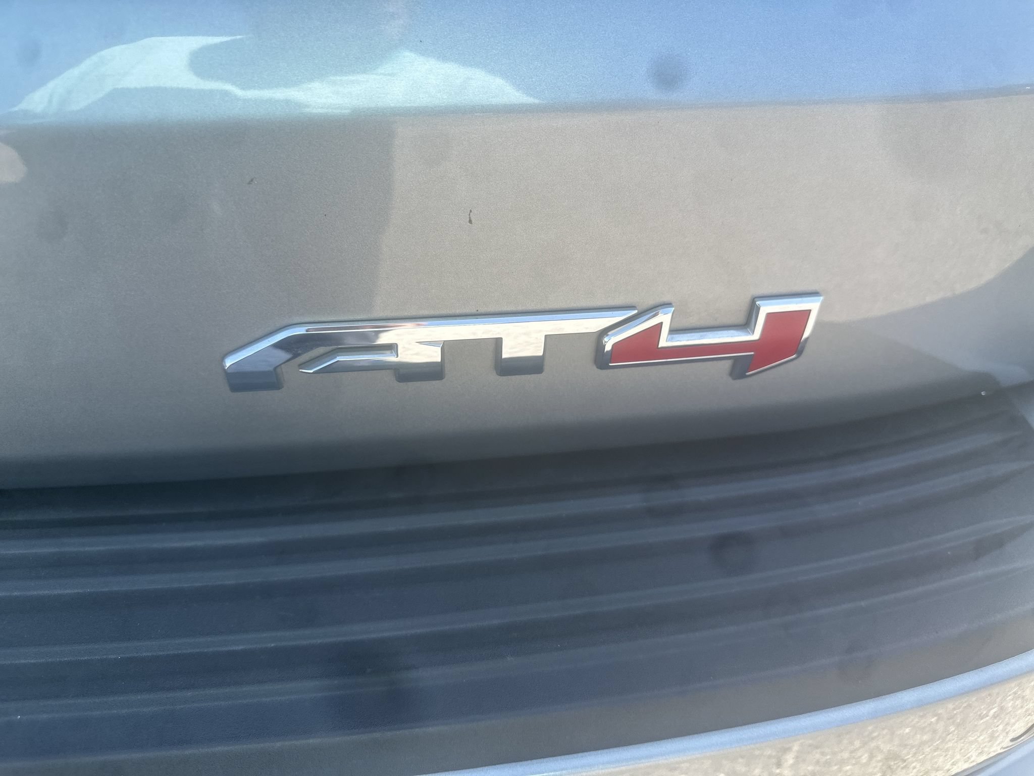 Used 2025 GMC Yukon AT4 w/ AT4 Premium Plus Package AWD/4WD image 5