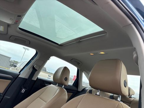 Used 2019 Volkswagen Jetta SEL w/ Cold Weather Package image 7