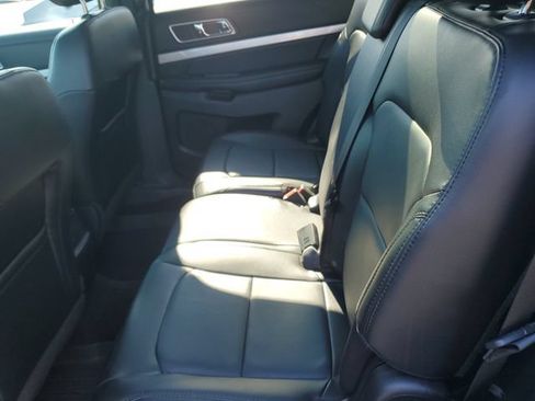 Used 2017 Ford Explorer XLT w/ Equipment Group 202A AWD/4WD image 13