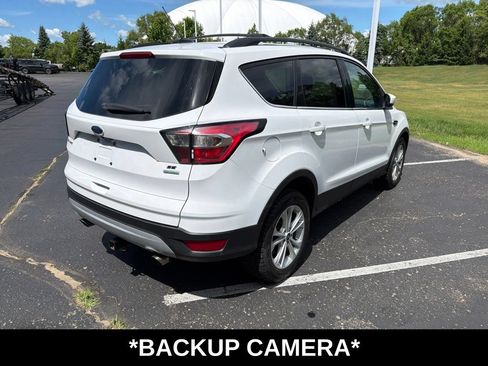 Used 2018 Ford Escape SE FWD image 4