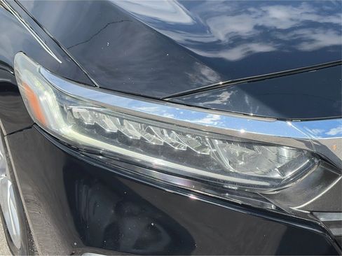 Used 2018 Honda Accord LX image 9