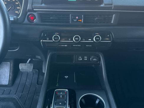 Used 2025 Honda Pilot Touring image 21