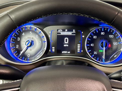 Used 2023 Chrysler Voyager LX image 38