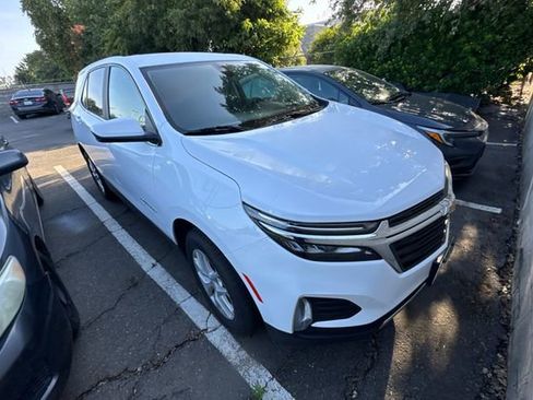 Used 2024 Chevrolet Equinox LT AWD/4WD image 2
