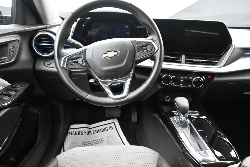 Used 2024 Chevrolet Trax LT w/ Driver Confidence Package FWD image 15