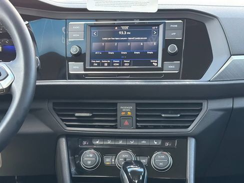 Certified 2023 Volkswagen Jetta SE FWD image 19