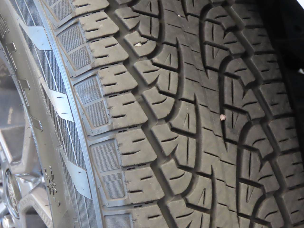 Used 2025 Ford Expedition Active RWD image 8