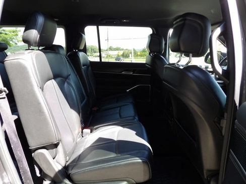 Used 2024 Jeep Wagoneer L Series II w/ Flexible Seating Group AWD/4WD image 16