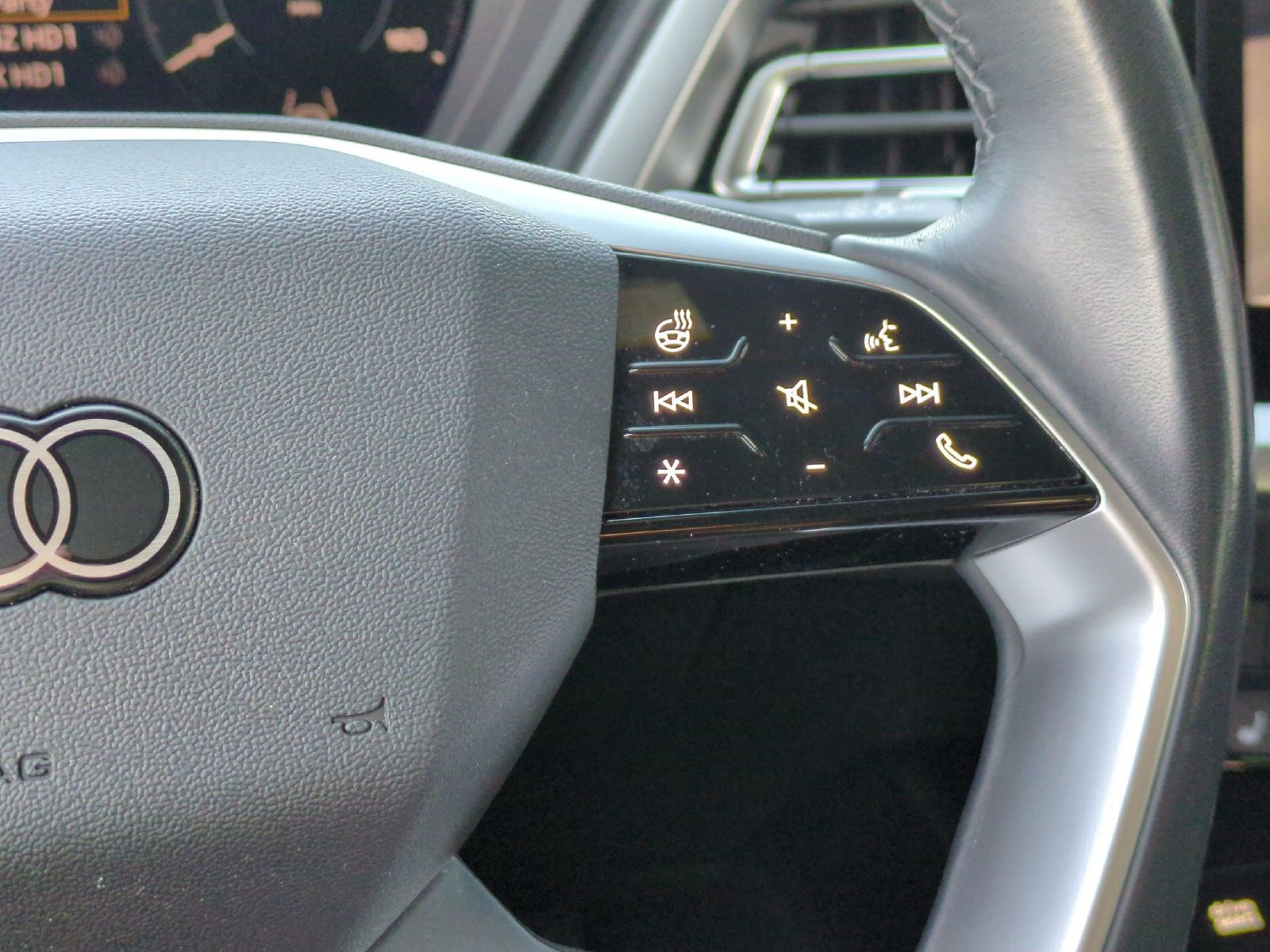 Used 2024 Audi Q4 e-tron Premium Plus w/ Premium Plus RWD image 11