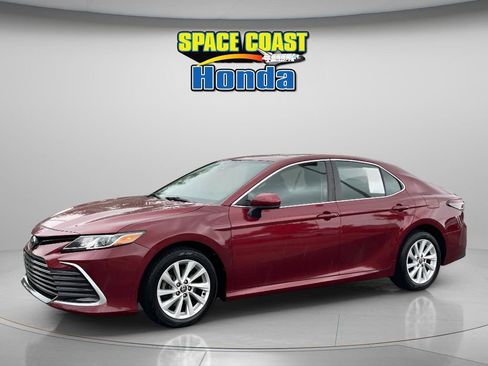 Used 2021 Toyota Camry LE image 10
