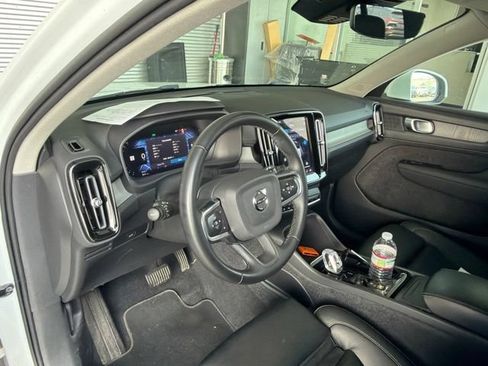 Used 2023 Volvo XC40 B5 Plus AWD/4WD image 6