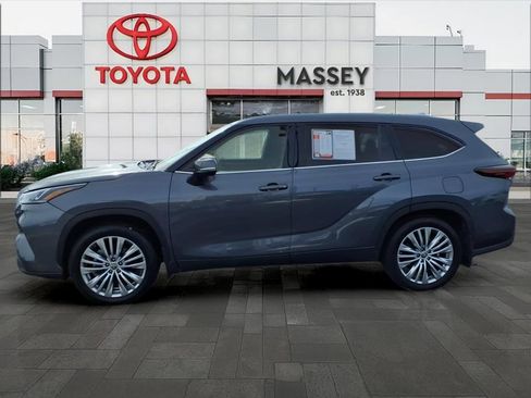 Used 2024 Toyota Highlander Platinum image 6
