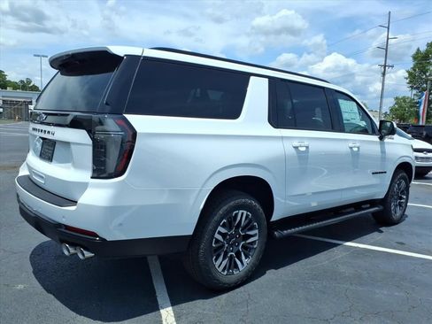 New 2026 Chevrolet Suburban Z71 w/ Comfort Package AWD/4WD image 3