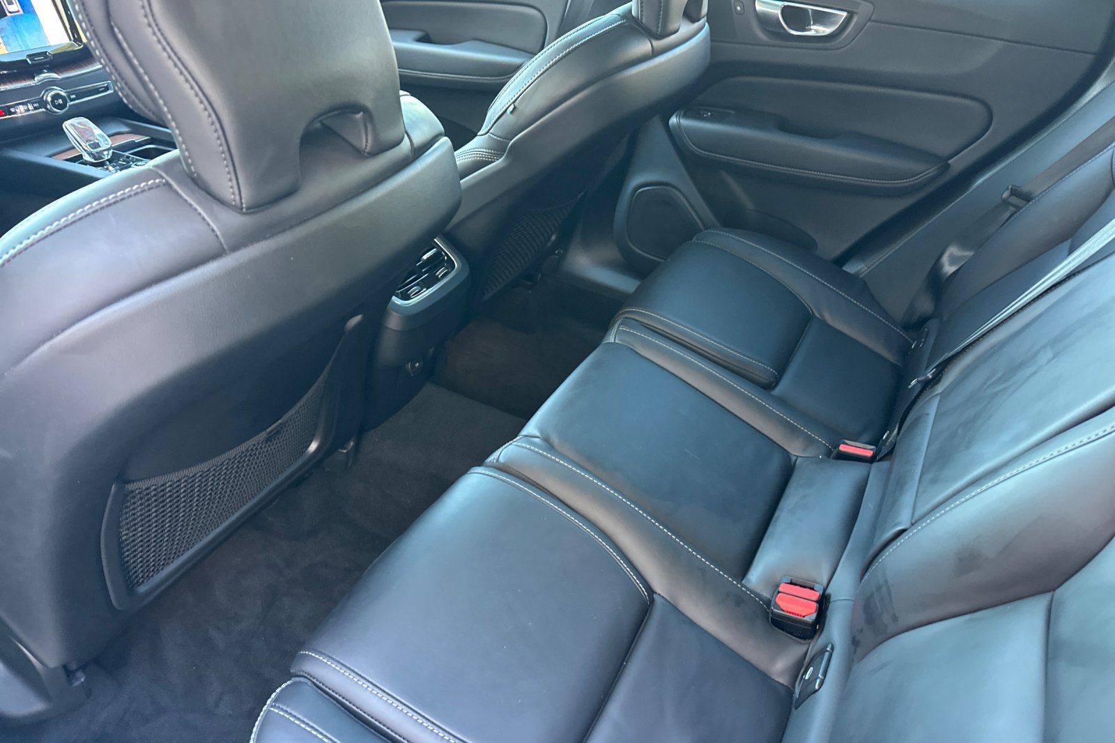 Certified 2024 Volvo XC60 B5 Ultimate w/ Protection Package Premier AWD/4WD image 5