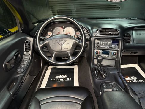 Used 2004 Chevrolet Corvette Convertible w/ Preferred Equipment Group image 20