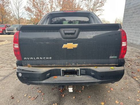 Used 2011 Chevrolet Avalanche LT w/ Luxury Package image 4