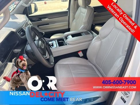 Used 2024 Jeep Wagoneer L Series II w/ Flexible Seating Group AWD/4WD image 17