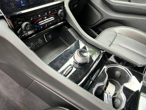 Used 2023 Jeep Grand Cherokee Limited w/ Luxury Tech Group II AWD/4WD image 36